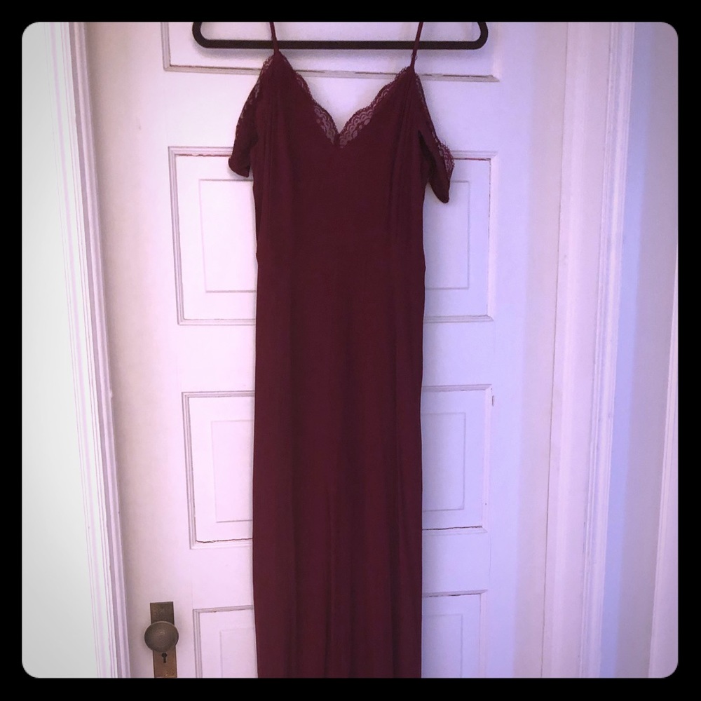 Forever 21 maroon off the shoulder lace trim